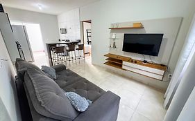 Casa Para Até 5 Hospedes Próximo UNITRI, Uberlândia Shopping e Palácio de Cristal